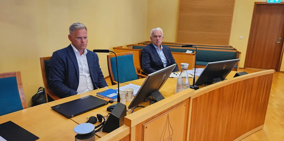 F.v.: Daglig leder Arild Aasmyr og styreleder Per Olav Myrstad i FSV Group, her avbildet under rettssaken som foregikk i Trøndelag tingrett, rettssted Brekstad