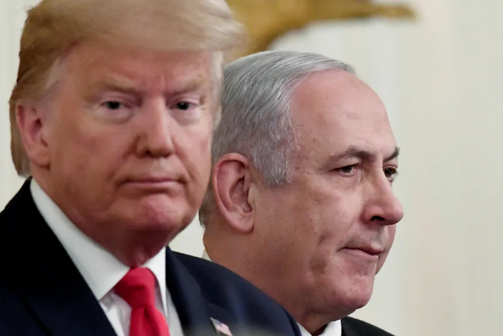 Når Israel, Bahrain og De arabiske emiratene åpner normale forbindelser, er det godt nytt for Donald Trump og Israels statsminister Benjamin Netanyahu.