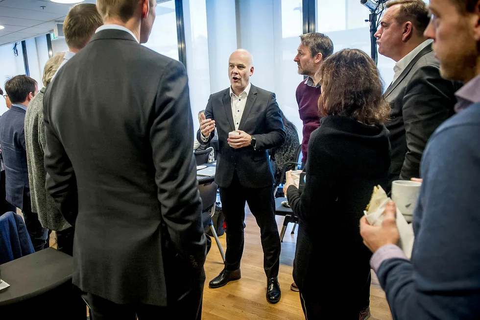 Kringkastingssjef Thor Gjermund Eriksen (i midten) måtte forsvare NRK ovenfor andre ledere i mediebransjen da Medietilsynet arrangerte et innspillsmøte om NRK og mediemangfold. Foto: Gorm K. Gaare