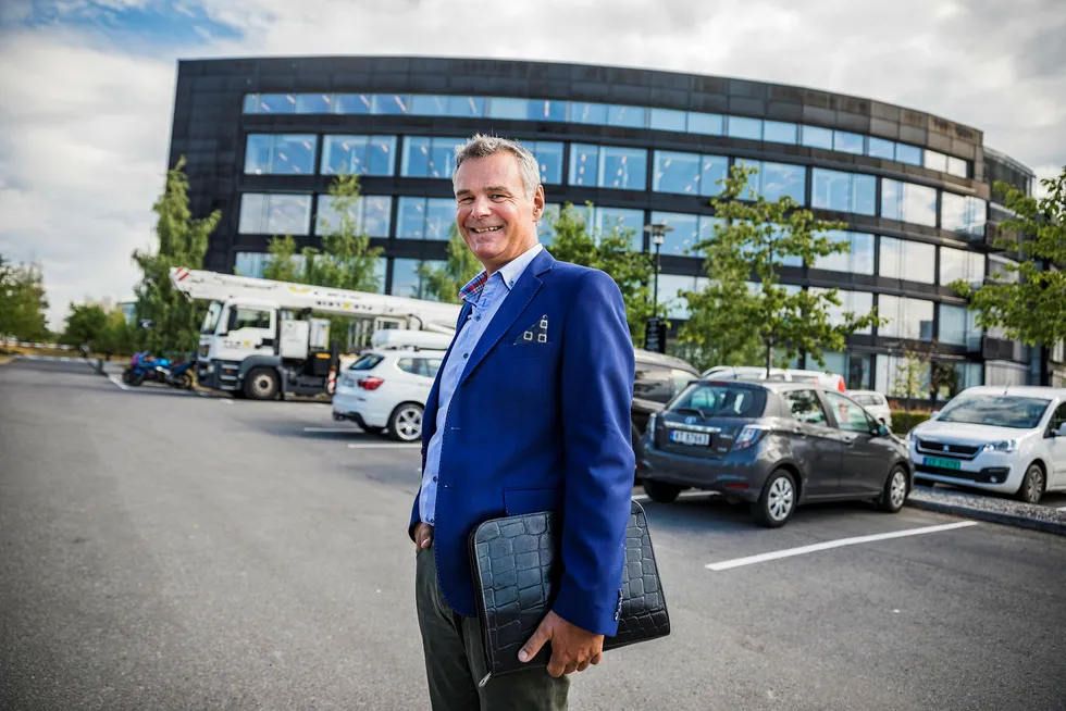 Hans Jørgen Elnæs er flyanalytiker i konsulentselskapet Win Air, og tror det er Boeing som vil dekke tapene som Norwegian nå lider under.
