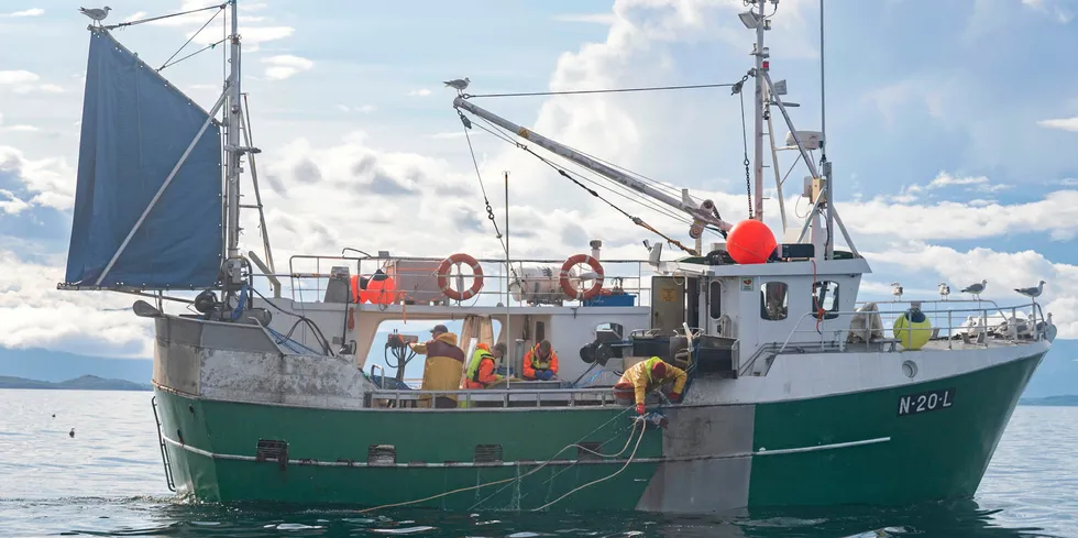 «Nargtind» på breiflabbfiske og hadde med ti ungdommer gjennom ungdomsfiskeordningen.