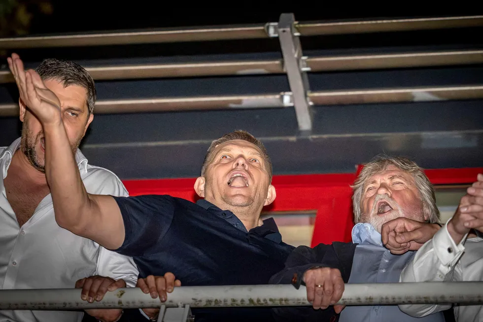 Populisten Robert Fico jublet i natt i Bratislava over det som kan gå mot en valgseier.