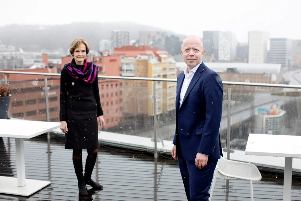 Trond Sundnes ble nylig ansatt som ny konsernsjef i NHST. Her sammen med styreleder Anette S. Olsen.