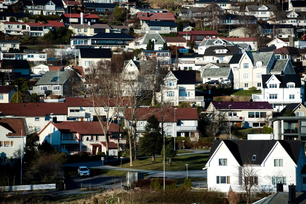Alle norske boliglånskunder vil tape dersom myndighetene godkjenner DNBs oppkjøp, skriver artikkelforfatteren.