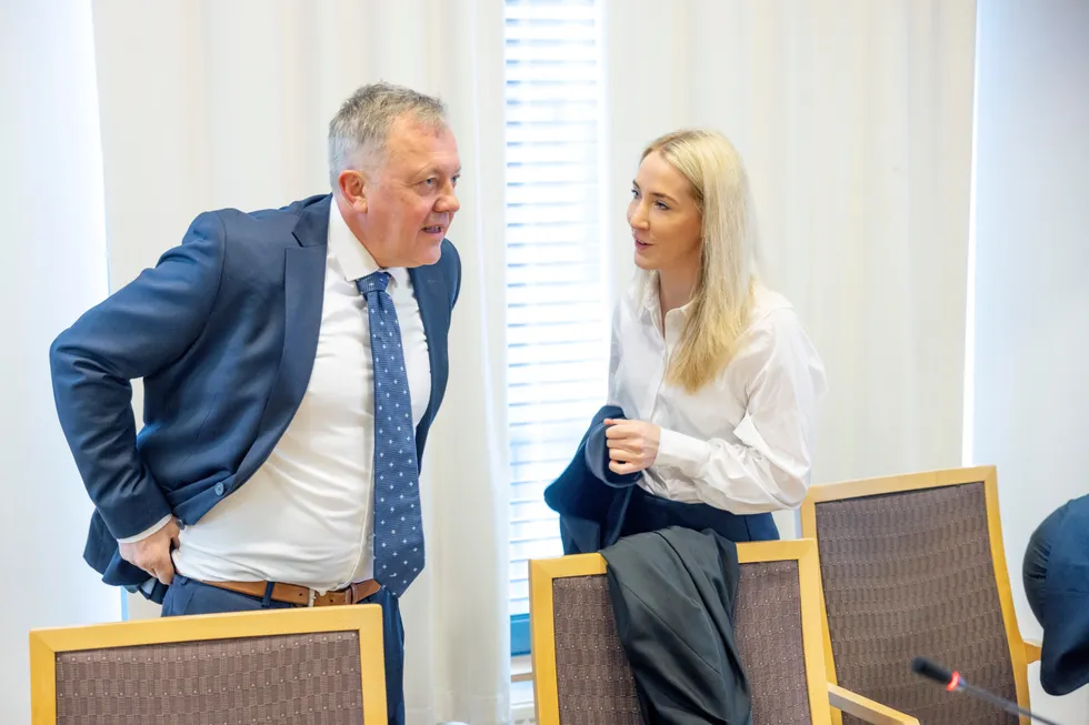 Ikeas advokater Nicolay Skarning og Catriona Elisabeth Vågen McIntyre under rettssaken i Oslo tingrett før sommeren. Skarnings dobbeltrolle som «husadvokat» og gransker ble diskutert både før og under rettssaken.