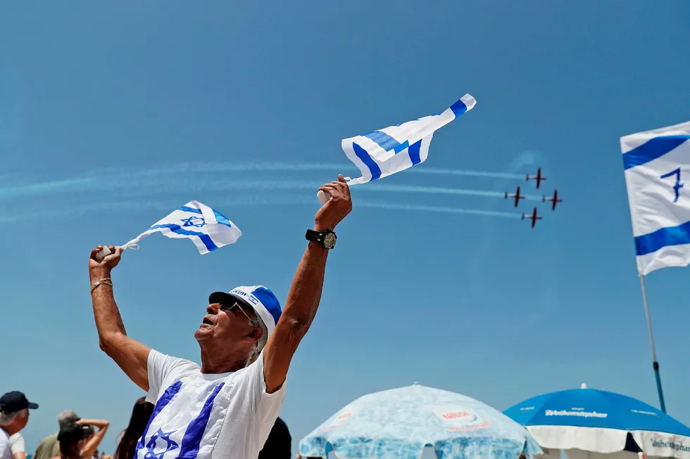 Jubel og sorg går hånd i hånd når Israel markerer 70 år som uavhengighet stat. Foto: Ahmad Gharabli/AFP/NTB Scanpix