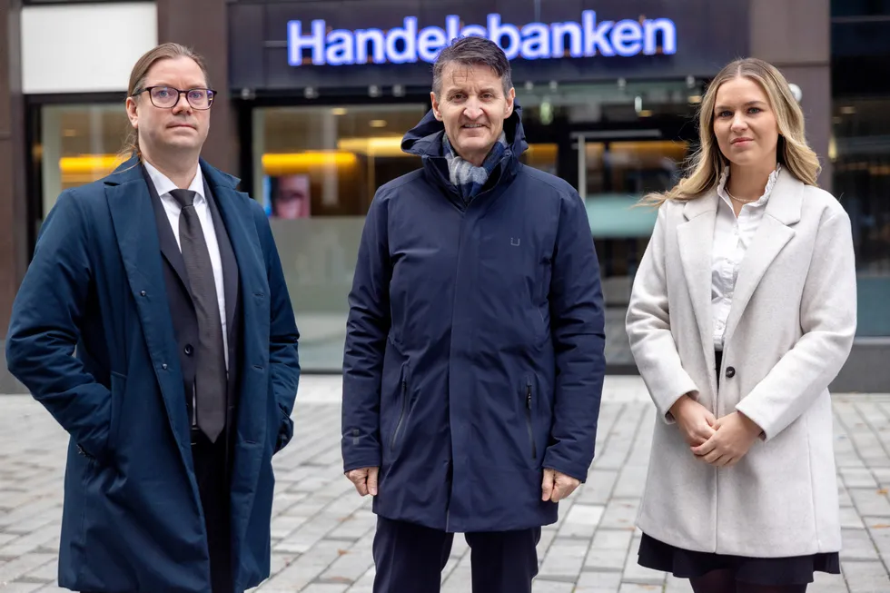Sjeføkonom Marius Gonsholt Hov, valutastrateg Nils Kristian Knudsen og seniorøkonom Sara Midtgaard i Handelsbanken Capital Markets.