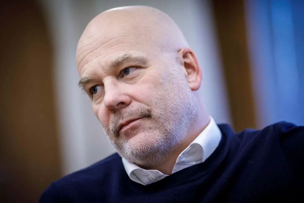 Kringkastingssjef Thor Gjermund Eriksen sier NRK-ansatte skal tåle hard argumentasjon, men ikke trakassering.