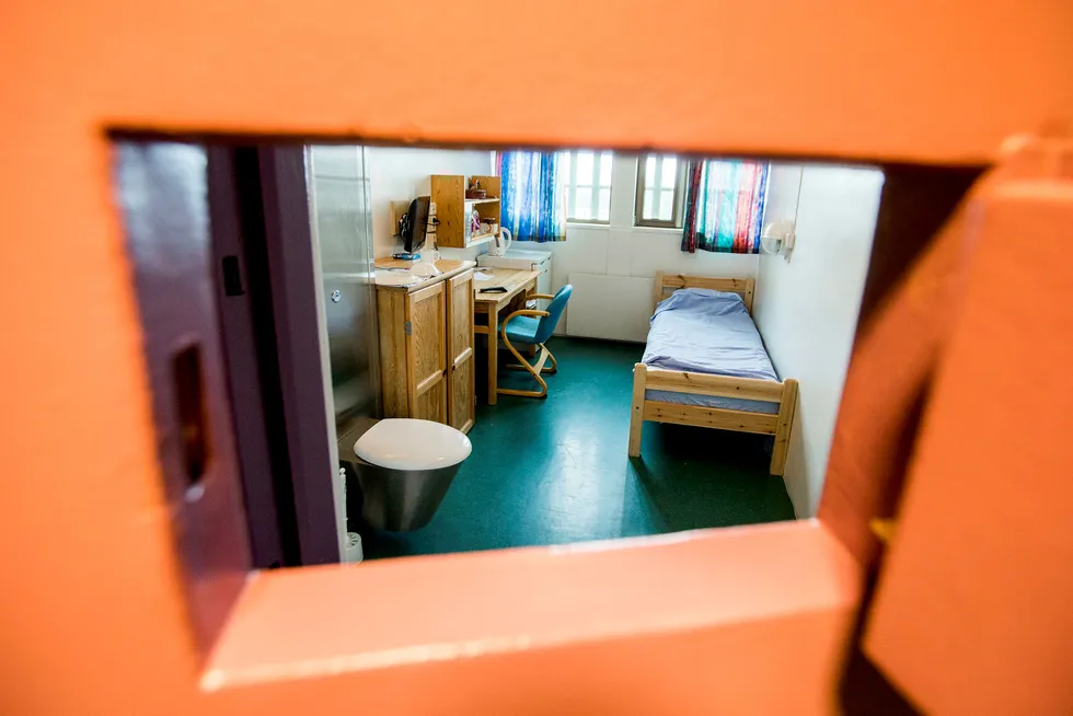 Om far må i fengsel, her illustrert ved en celle i Drammen fengsel, betyr lite for barnas prestasjoner i skolen eller faren for at de også skal begå kriminelle handlinger. Foto: Vegard Wivestad Grøtt/NTB Scanpix