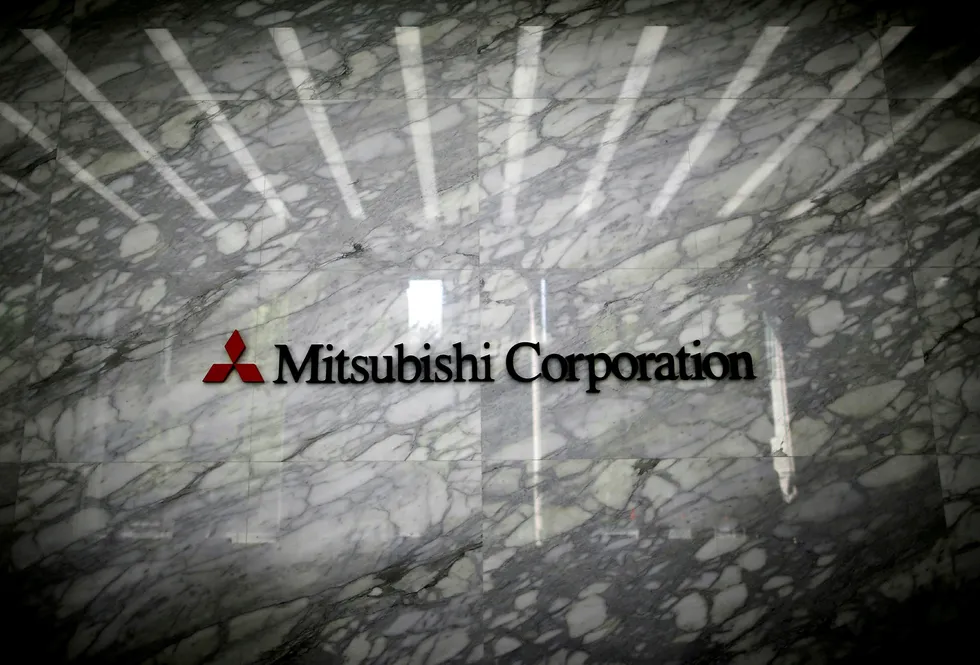 Mitsubishi har bokført et tap på 320 million dollar etter tap på uautorisert derivathandel i oljekontrakter.