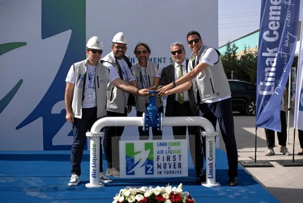 Start of hydrogen fuel-blend test at Limak Cement plant in Ankara.