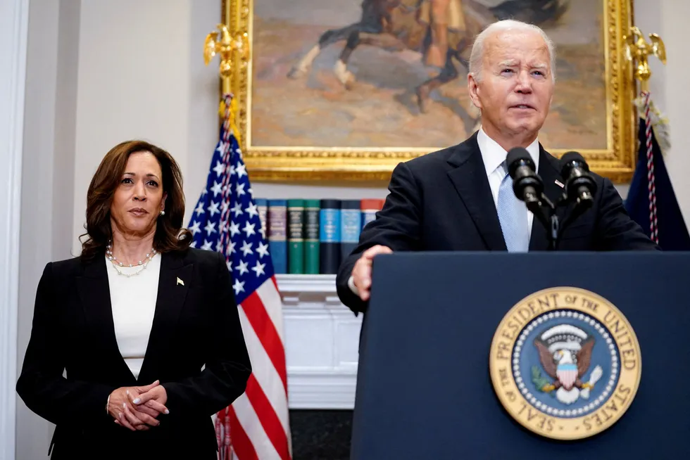 President Joe Biden varslet søndag kveld norsk tid at han ikke er kandidat til en ny periode. Han støtter visepresident Kamala Harris.