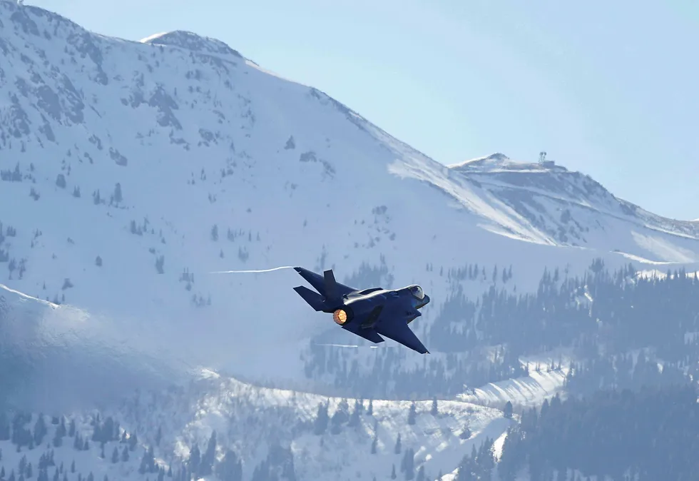 Loockhead Martins F-35 under et testoppdrag ved en av de amerikanske basene i Utah. Selskapet selger kampfly også til Norge, og konkurrenten må si opp ansatte på grunn av stusselig ordrebok. Foto: George Frey/AFP/NTB scanpix