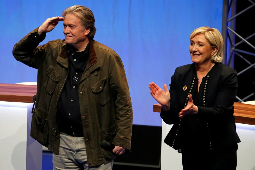 Donald Trumps tidligere rådgiver Steve Bannon stilte opp i Lille i Frankrike i helgen for å tale til Nasjonal Front-leder Marine Le Pen og hennes partifeller. Foto: Pascal Rossignol/Reuters