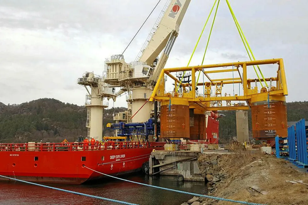 Load-out: Dvalin template at Egersund yard