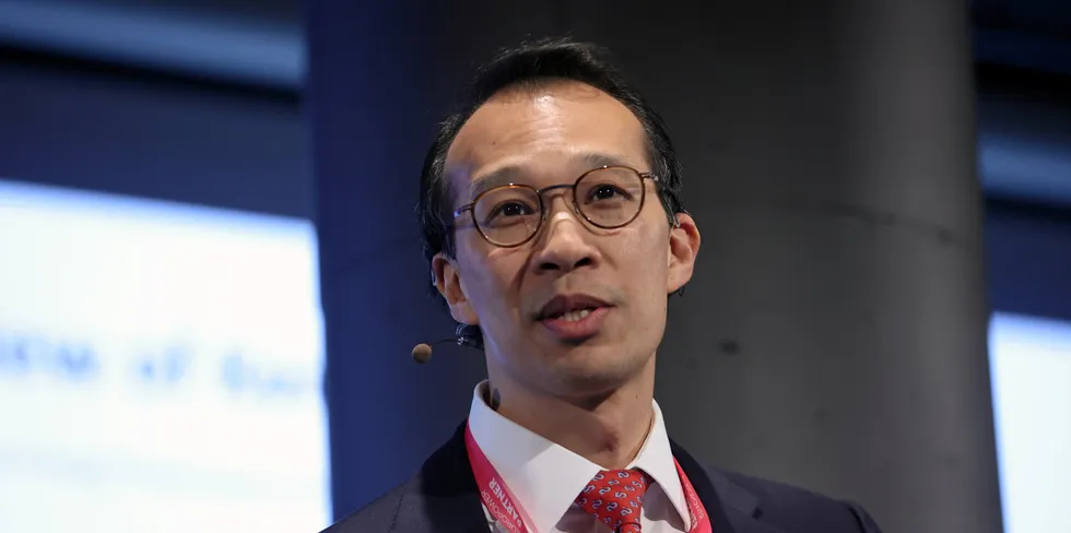 Investor Jason Cheng snakket om hvordan selskaper kan vri investeringene sine mot fornybart da han gjestet Europower Investor 19. mars.