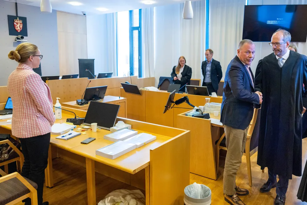 Norges Bank mente at Elisabeth Bull Daae (til venstre) hadde krav på lønnsopplysninger kun om mannlige kolleger, ikke kvinnelige, skriver Gøril Bjerkan.