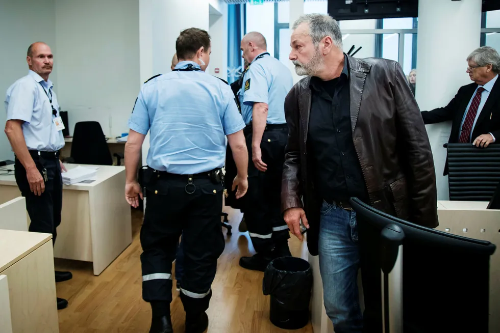 Eirik Jensen forlater rettssal 250 i Oslo tinghus etter å ha mottatt dommen på 21 års fengsel. Foto: Heiko Junge/NTB Scanpix