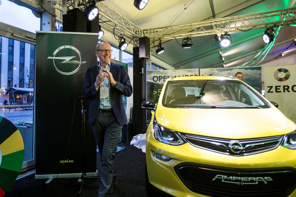 Opel-sjef Karl-Thomas Neumann presenterte Ampera, Opel nye elbil, under årets Zero-konferanse. Foto: Javier Auris