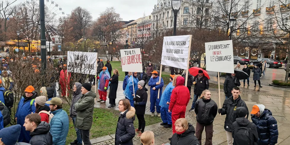 Demonstrasjon mot grunnrenteskatt utenfor Stortinget.