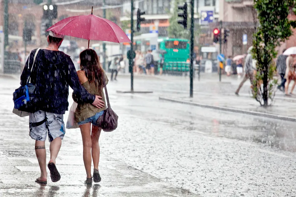 Det er spesielt viktig at paraplyselgere tar inn over seg innsiktene fra Thaler: å øke prisen på paraplyer når det regner er selvsagt totalt uakseptabelt. Foto: Javad M. Parsa