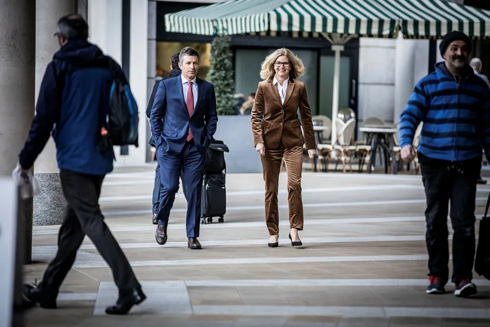 Lundin-toppsjef Alex Schneiter og norgessjef Kristin Færøvik stilte onsdag på kapitalmarkedspresentasjon ved London-børsen her på Paternoster Square.