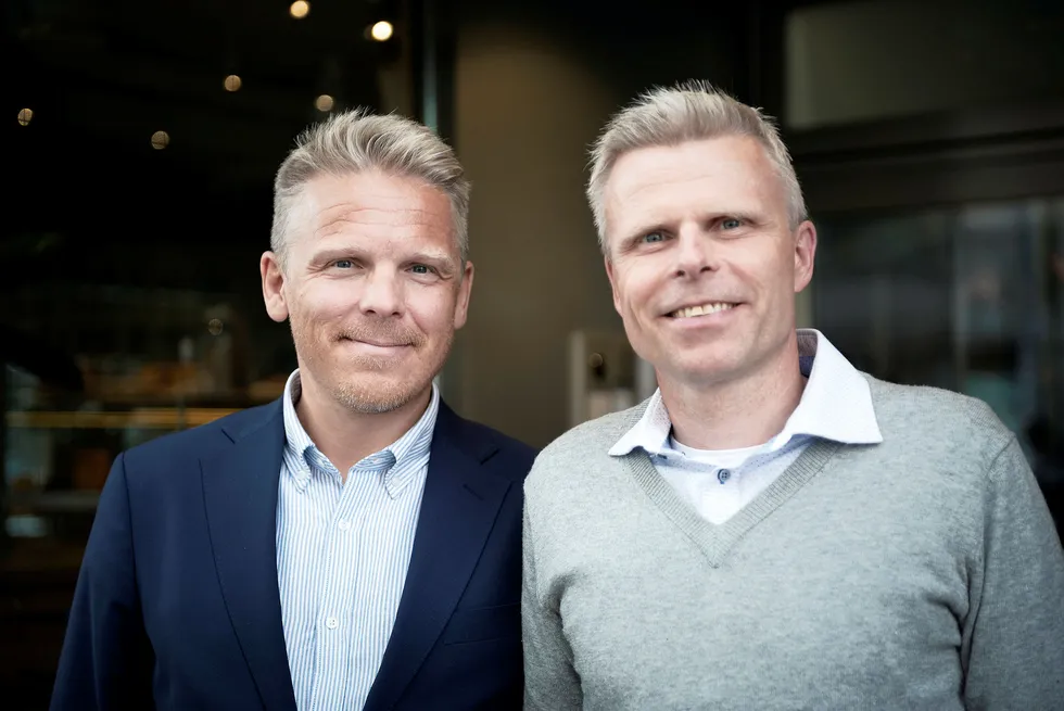 Spareøkonom Bjørn Erik Sættem i Nordnet (til høyre) melder om bra pågang fra fondskundene hittil i år. Her sammen med daglig leder Anders Skar.