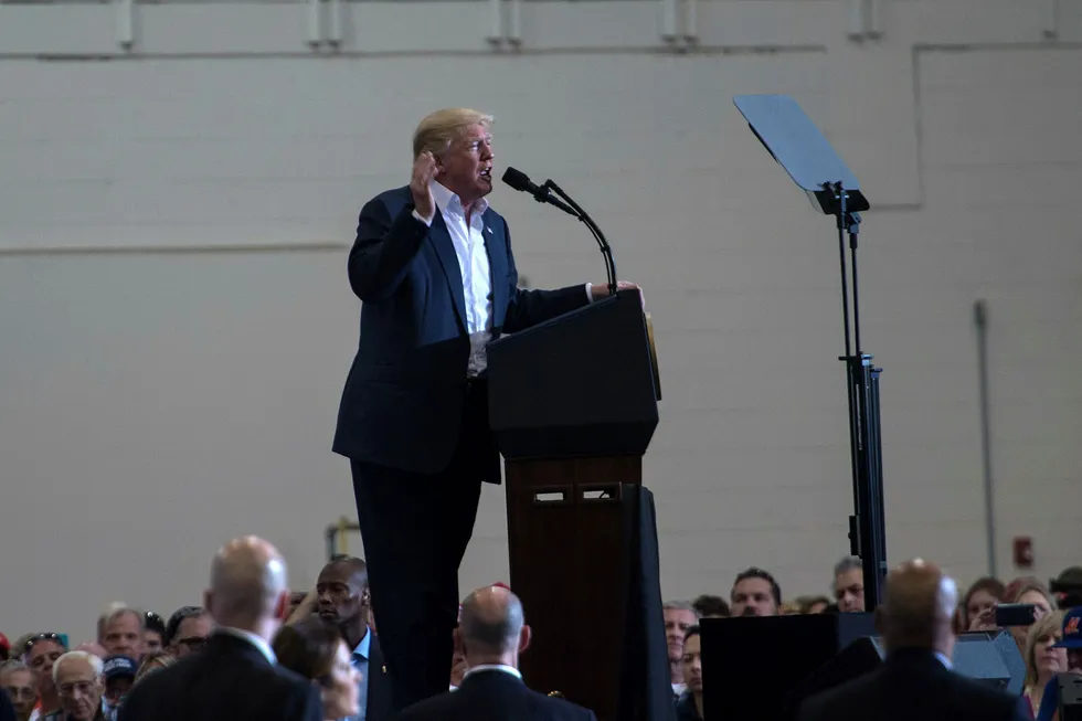 President Donald Trump brukte Sverige som skrekkeksempel under denne talen i Melbourne, Florida i helgen. Foto: Nicholas Kamm/AFP Photo/NTB Scanpix
