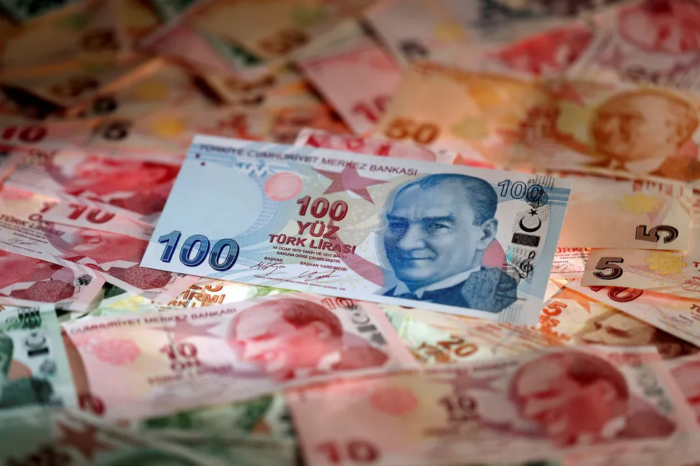 Tyrkiske lira har stupt i verdi de siste månedene. Investorene er i ferd med å miste fullstendig troen på sentralbanken.