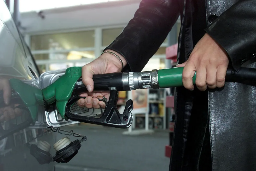 Senterpartiet vil ikke akseptere en økning i bensin- og dieselavgiftene i år, selv ikke en prisjustering. Foto: Lise Åserud, NTB Scanpix