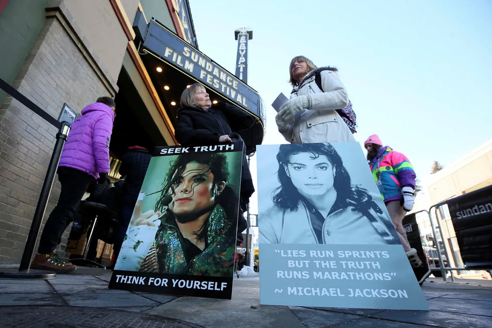 Fans av Michael Jackson demonstrerte utenfor visninger av dokumentaren «Leaving Neverland» under filmfestivalen Sundance i januar.