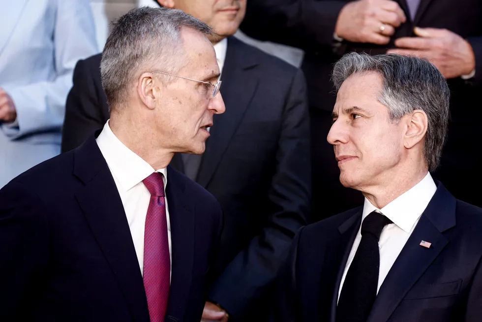USA og utenriksminister Antony Blinken (til høyre) har lansert et Ukraina-forslag for generalsekretær Jens Stoltenberg.