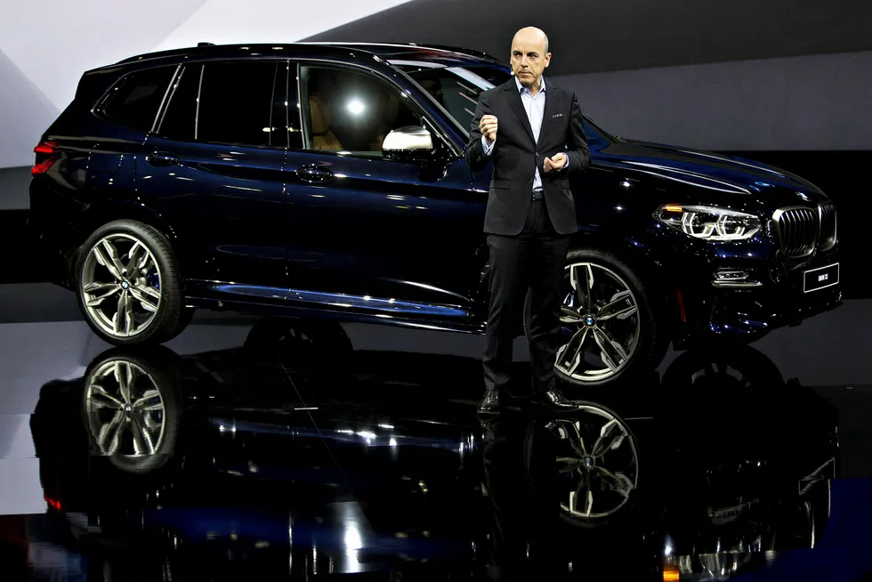 Finansdirektør Nicolas Peter i BMW sier at selskapet venter en årlig salgsøkning på opp mot 30 prosent frem til 2025.