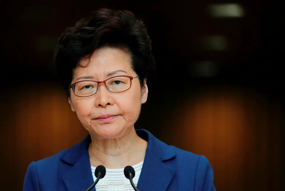 Hongkongs leder utelukker ikke lenger at hun vil be Kina gripe inn hvis de omfattende demonstrasjonene fortsetter.