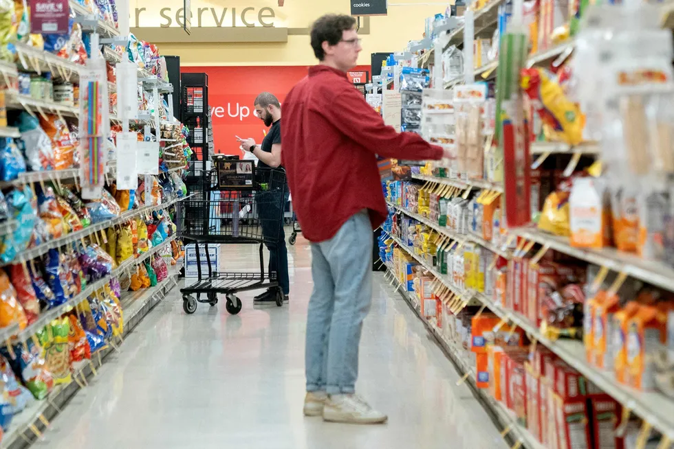 Amerikanske forbrukere sliter også med høyere priser. Her fra et supermarked i Washington, D.C.