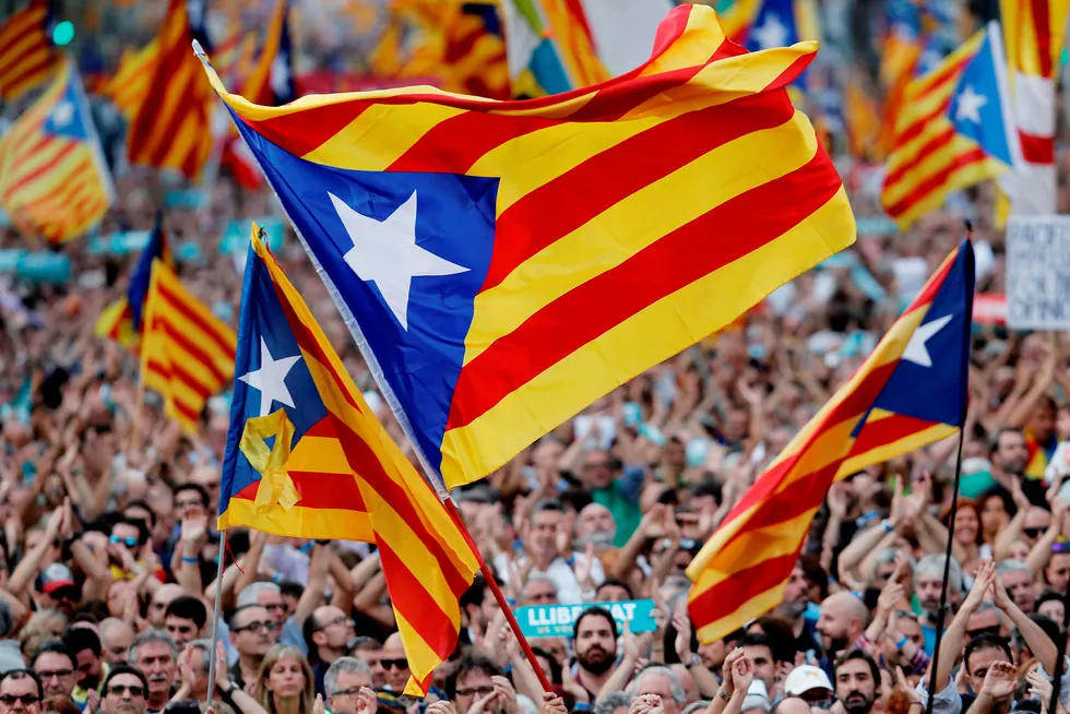 Hvem skulle trodd at sofistikerte katalanere setter alt på spill for det urealistiske prosjektet å danne en egen stat i Europa i 2017? Foto: Pau Barrena/AFP/NTB Scanpix