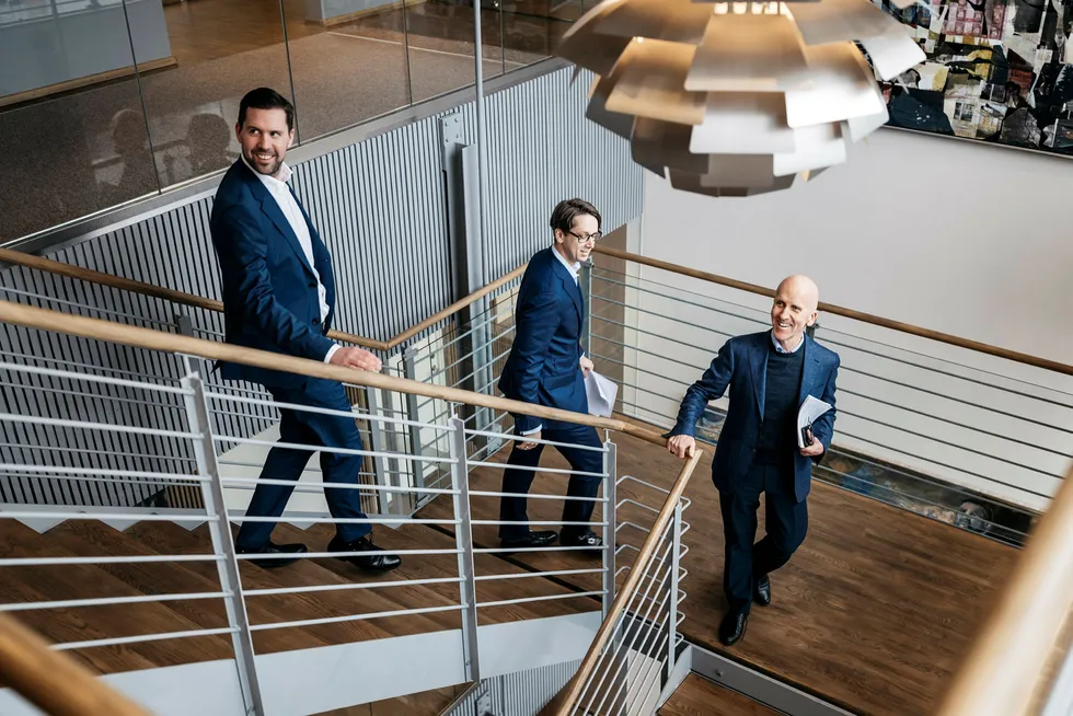 Disse tre partnerne i oppkjøpsfondet Hitecvision skal bygge det nye industrikonsernet Moreld med 8,8 milliarder kroner i omsetning og 3600 ansatte. Seniorpartner Atle Eide (til høyre), partner Endre Folge og partner Andre Ølberg (til venstre). Folge blir ny finansdirektør i det nye selskapet.