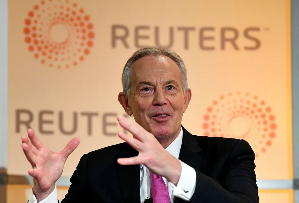 Britenes tidligere statsminister Tony Blair taler på en Reuters-tilstelning i London mandag formiddag.