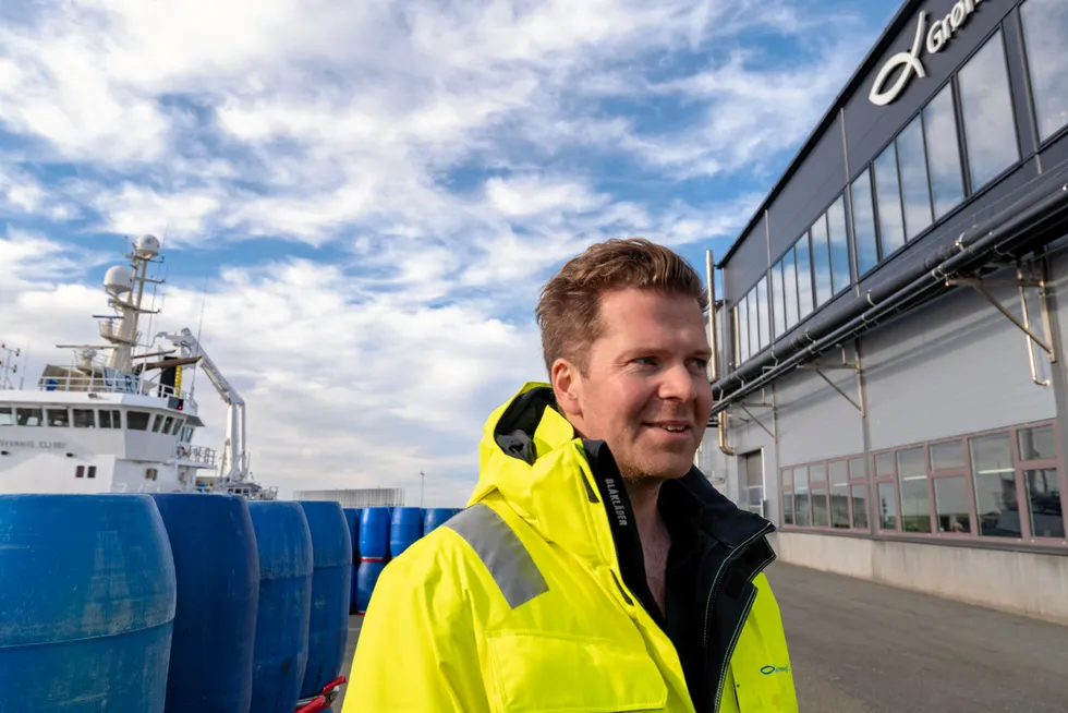 Alexander Grøntvedt, daglig hos Grøntvedt Pelagic på Uthaug, bekrefter at sildeprisene er høye og at de er drevet av mel- og oljeindustrien.