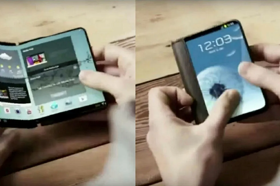 Samsung Folding Phone: Dette bildet er hentet fra en video som ved en feil ble lagt ut på Samsungs nettsider. Samsung bekrefter at de ønsker å være først i verden med bøyelige skjermer i smarttelefoner.