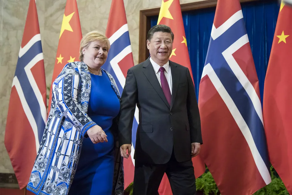 Det går en stri strøm av norske delegasjoner til Kina, i kjølvannet av at forholdet mellom landene er normalisert. Statsminister Erna Solberg besøkte Kina og president Xi Jinping i april ifjor. Foto: Heiko Junge/NTB Scanpix