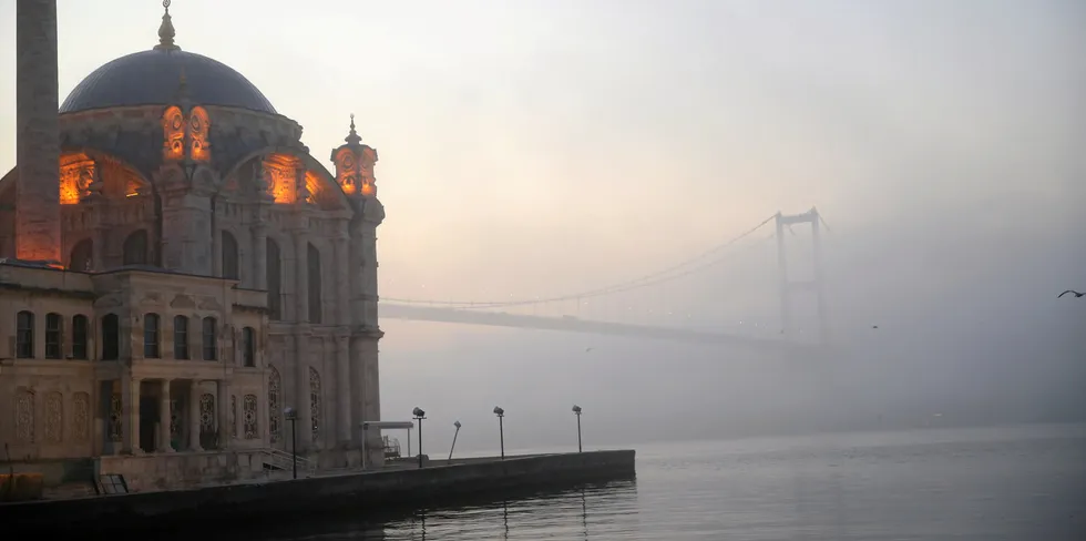 Turkey's offshore wind policy remains in the fog - Great Mecidiye Mosque (Ortakoy Mosque) at the Bosporus in Istanbul
