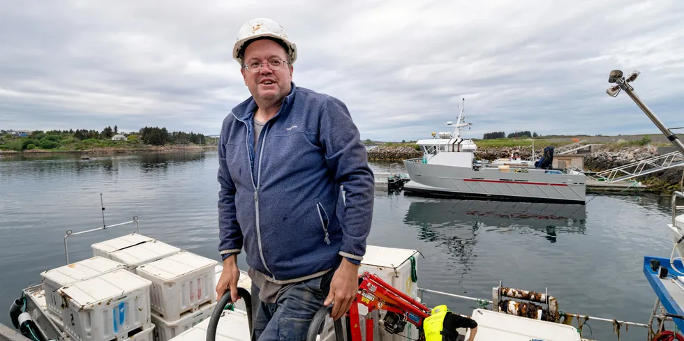 Rune Myrseth overlevde 4,5 timer i sjøen etter at han falt over bord mens han drev krepsefiske. Nå er det gått vel ett år siden hendelsen.