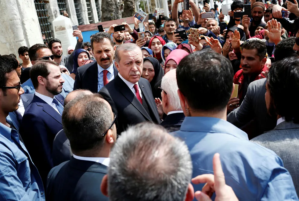 Et ja fra velgerne med høyest mulig margin vil bli en lærepenge for Vesten, sa president Recep Tayyip Erdogan før avstemningen. Men seieren ble knapp. Foto: Murad Sezer/Reuters/NTB scanpix