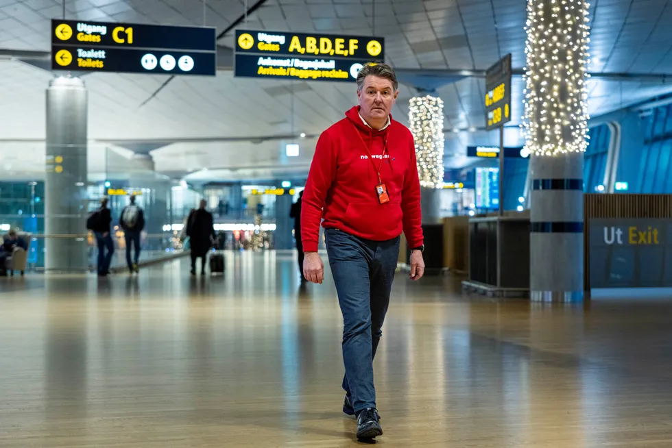 Konsernsjef Geir Karlsen på Oslo lufthavn før jul. Nå vil han styrke tilknytningen til selskapets mest lojale kunder.