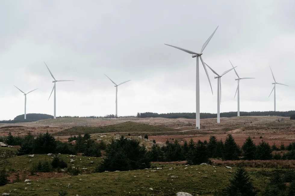 Norsk vindkraft bidrar også til å kutte utslipp av klimagasser, men sammenhengen er ikke rett frem, skriver artikkelforfatteren. Her fra Høg-Jæren energipark.