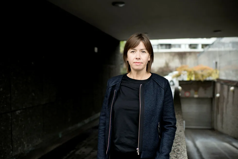 Administrerende direktør i IKT-Norge, Heidi Austlid, anbefaler den danske modellen med et forpliktende samarbeid mellom kommune og stat for valget av digitale læremidler. Foto: Melisa Fajkovic