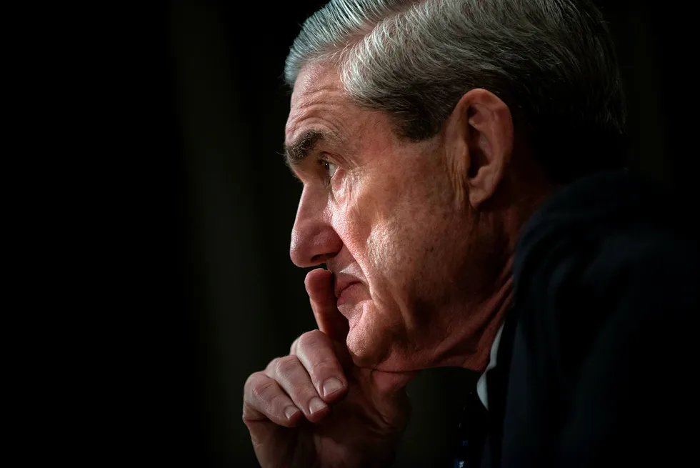 Demokratene advarer mot å stanse eller begrense Robert Muellers pågående etterforskning.