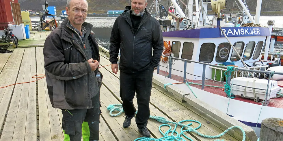 DRAR ØSTOVER: Fiskerne Kurt Borg (t.v.) og Espen Ottem fra Vest-Finnmark drar østover neste år for å fiske kongekrabbe i det kvotebelagte området. Fiskere fra vest får fra 1. januar slippe inn i området som per i dag er forbeholdt fiskere fra Måsøy og østover,