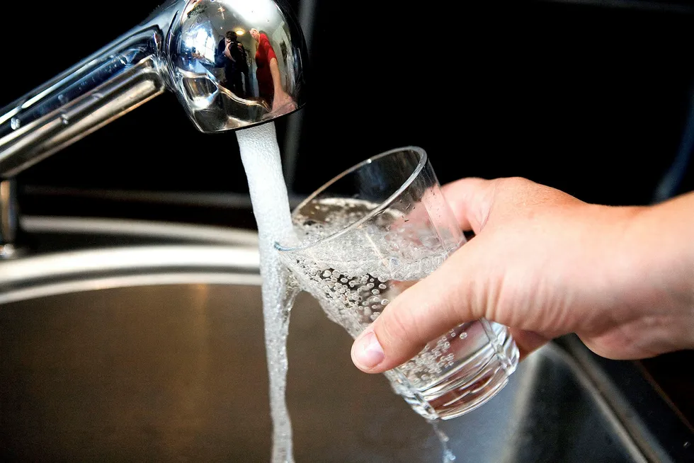 Vannet du drikker kan inneholde uønskede stoffer, skriver innleggsforfatteren.